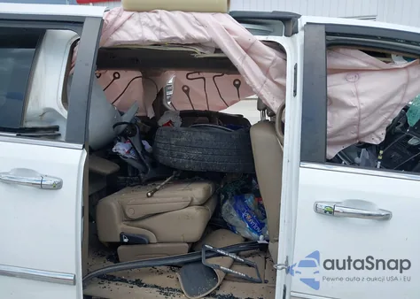 2015 Chrysler Town & Country Touring-L из США, поврежденный, VIN 2C4RC1CG3FR677619